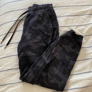 Black camo scuba joggers sweatpants